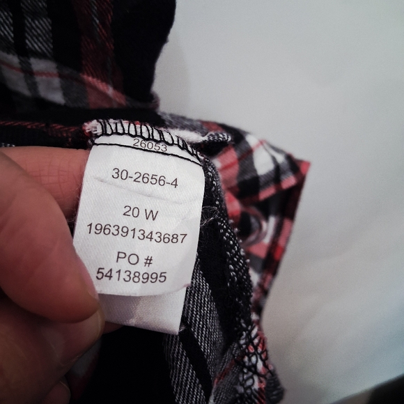 +3🛍NW Roaman's Black and Red Plaid Button Down Shirt - Picture 4 of 7